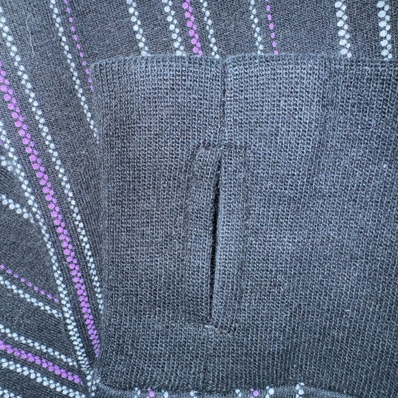 Pinstripe purple white and black billabong zip up hoodie - Picture 4 of 5